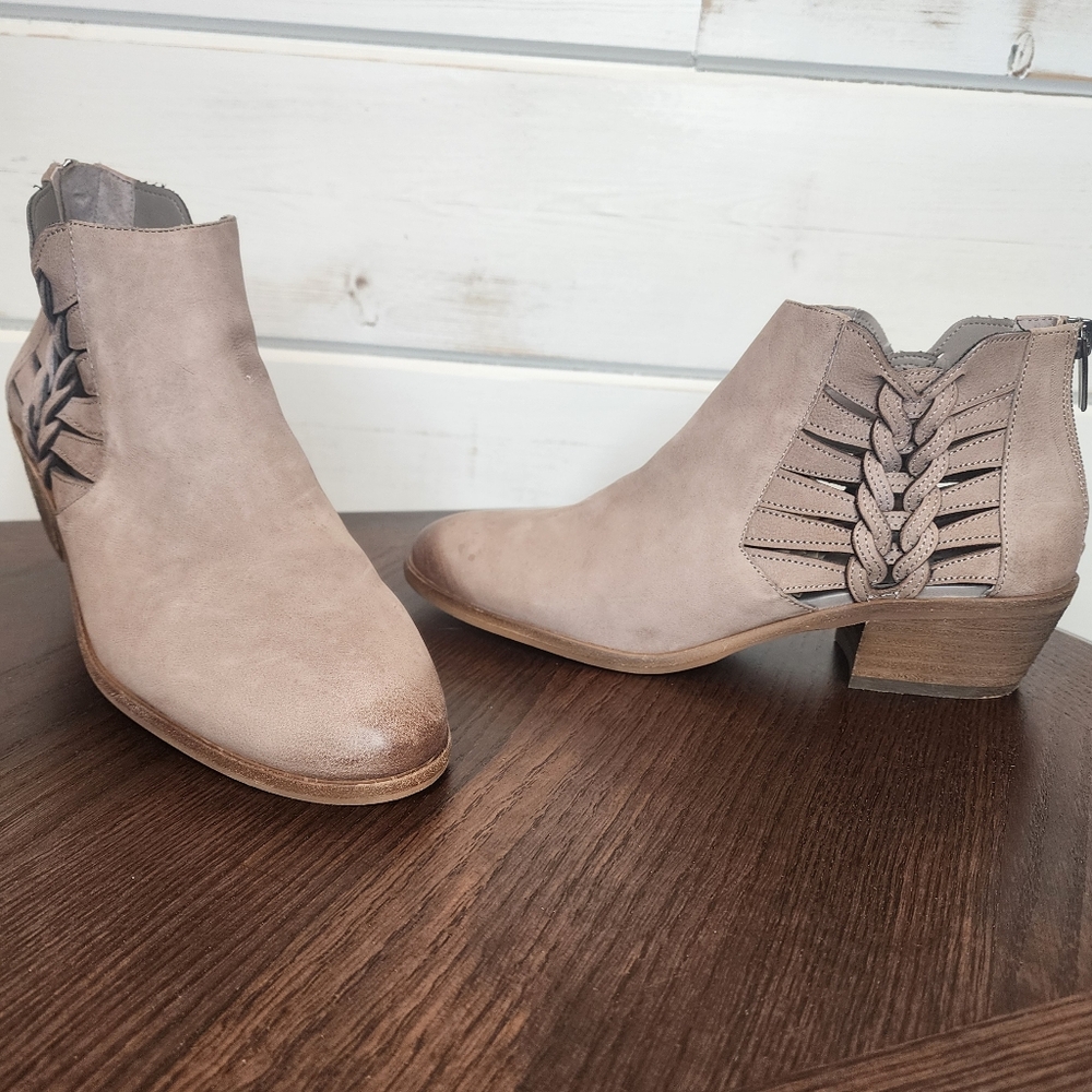 Vince Camuto Prestetta Ankle Booties 8M/38½